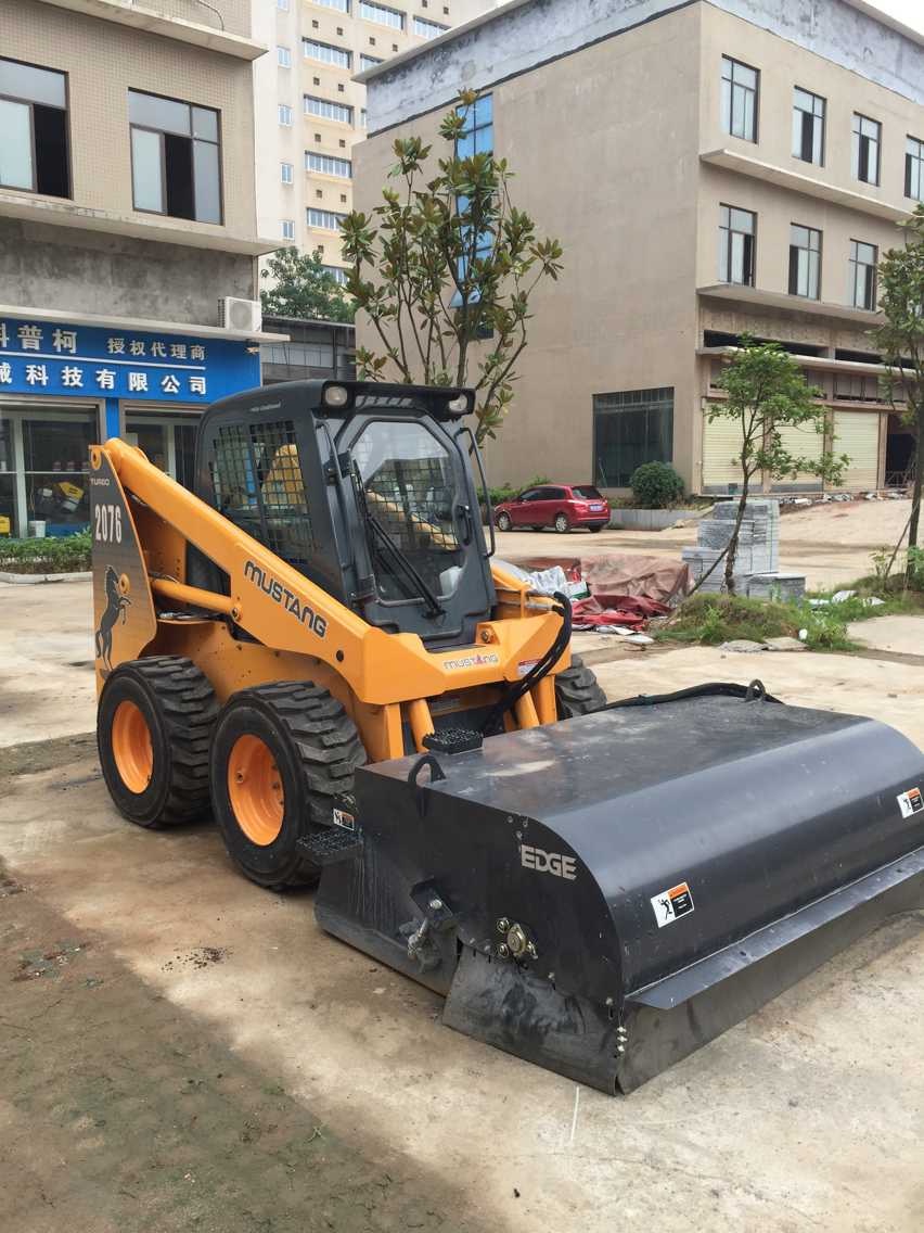 滑移清扫机